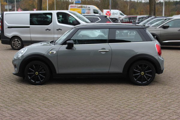 MINI Mini Electric Charged 33 kWh / SOH 95.1% / Camera / Head-up / Leder / Harman Kardon / Keyless / 17'' / CarPlay / Stoelverwarming / Matrix LED / DAB / Cruise Control