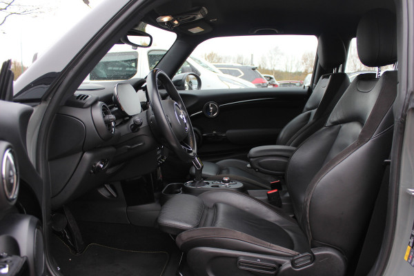 MINI Mini Electric Charged 33 kWh / SOH 95.1% / Camera / Head-up / Leder / Harman Kardon / Keyless / 17'' / CarPlay / Stoelverwarming / Matrix LED / DAB / Cruise Control