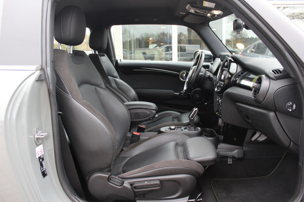 MINI Mini Electric Charged 33 kWh / SOH 95.1% / Camera / Head-up / Leder / Harman Kardon / Keyless / 17'' / CarPlay / Stoelverwarming / Matrix LED / DAB / Cruise Control