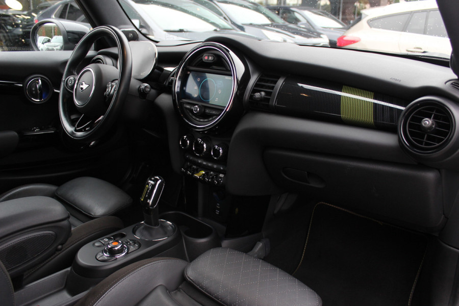 MINI Mini Electric Charged 33 kWh / SOH 95.1% / Camera / Head-up / Leder / Harman Kardon / Keyless / 17'' / CarPlay / Stoelverwarming / Matrix LED / DAB / Cruise Control