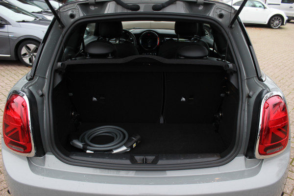MINI Mini Electric Charged 33 kWh / SOH 95.1% / Camera / Head-up / Leder / Harman Kardon / Keyless / 17'' / CarPlay / Stoelverwarming / Matrix LED / DAB / Cruise Control