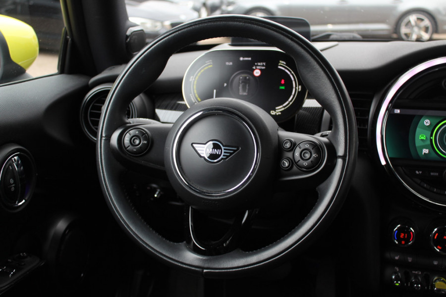 MINI Mini Electric Charged 33 kWh / SOH 95.1% / Camera / Head-up / Leder / Harman Kardon / Keyless / 17'' / CarPlay / Stoelverwarming / Matrix LED / DAB / Cruise Control