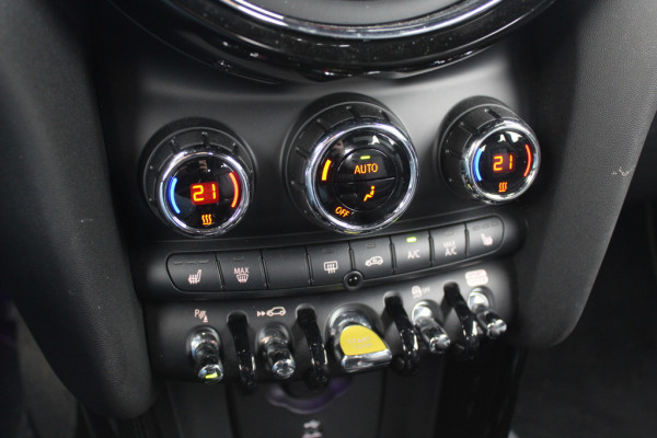 MINI Mini Electric Charged 33 kWh / SOH 95.1% / Camera / Head-up / Leder / Harman Kardon / Keyless / 17'' / CarPlay / Stoelverwarming / Matrix LED / DAB / Cruise Control