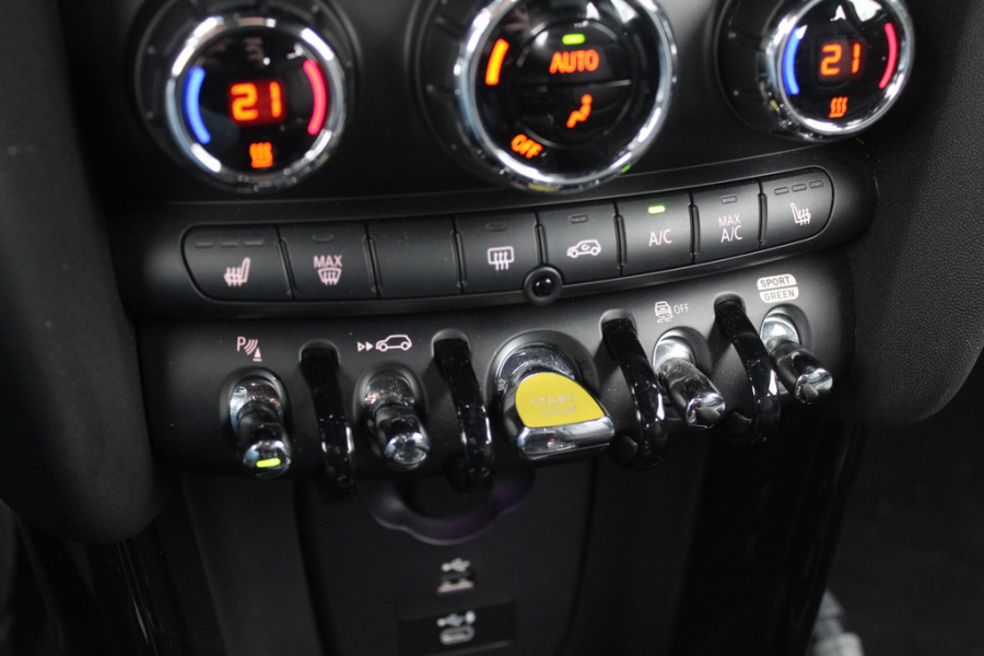 MINI Mini Electric Charged 33 kWh / SOH 95.1% / Camera / Head-up / Leder / Harman Kardon / Keyless / 17'' / CarPlay / Stoelverwarming / Matrix LED / DAB / Cruise Control