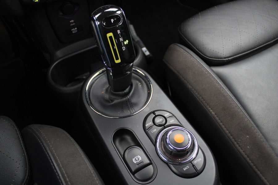 MINI Mini Electric Charged 33 kWh / SOH 95.1% / Camera / Head-up / Leder / Harman Kardon / Keyless / 17'' / CarPlay / Stoelverwarming / Matrix LED / DAB / Cruise Control