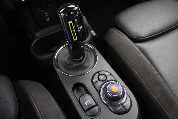 MINI Mini Electric Charged 33 kWh / SOH 95.1% / Camera / Head-up / Leder / Harman Kardon / Keyless / 17'' / CarPlay / Stoelverwarming / Matrix LED / DAB / Cruise Control