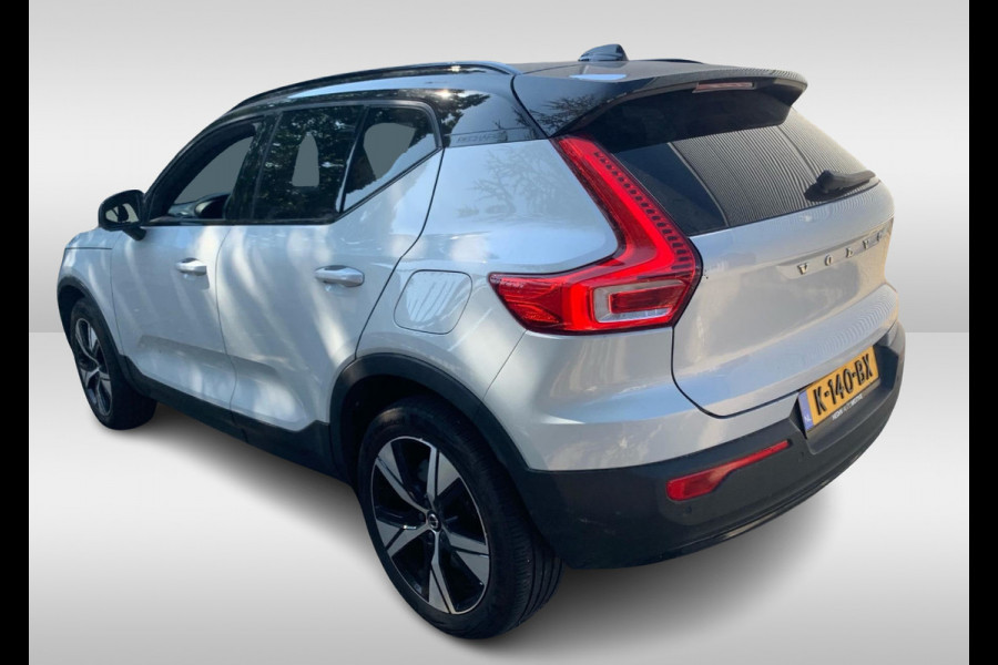 Volvo XC40 Recharge P8 AWD R-Design / SoH 92.1% / Trekhaak / Panoramadak / Camera / Keyless / Harman Kardon / 19'' / Half leder / Stuur+Stoelverwarming / DAB / Dodehoek / ACC