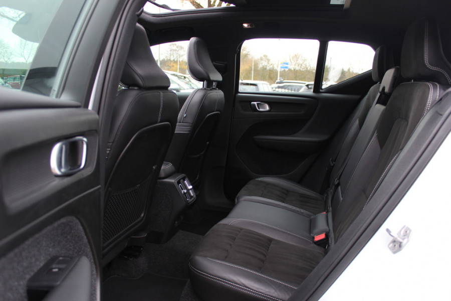 Volvo XC40 Recharge P8 AWD R-Design / SoH 92.1% / Trekhaak / Panoramadak / Camera / Keyless / Harman Kardon / 19'' / Half leder / Stuur+Stoelverwarming / DAB / Dodehoek / ACC