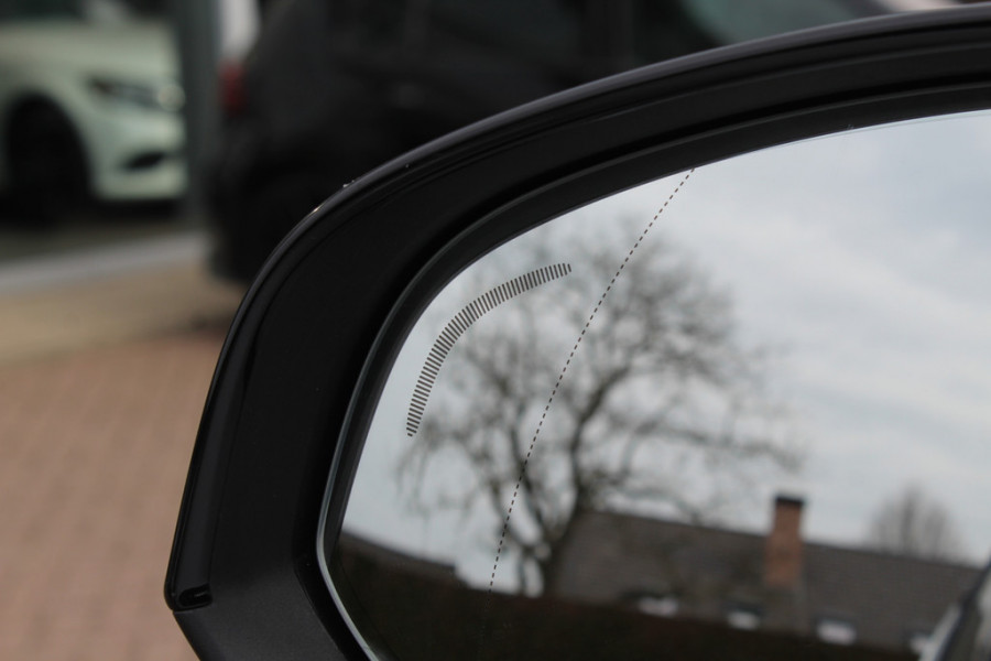 Volvo XC40 Recharge P8 AWD R-Design / SoH 92.1% / Trekhaak / Panoramadak / Camera / Keyless / Harman Kardon / 19'' / Half leder / Stuur+Stoelverwarming / DAB / Dodehoek / ACC