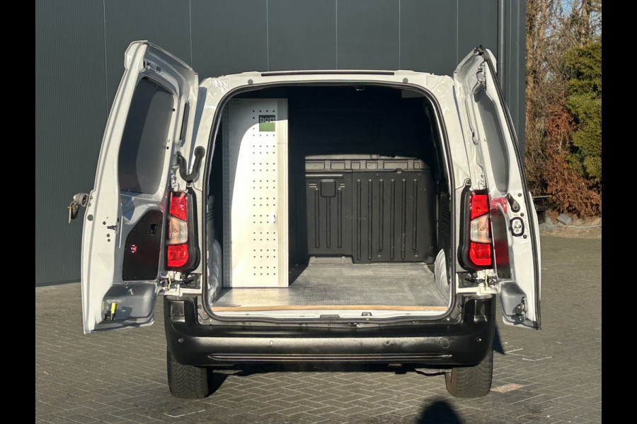 Opel Combo 1.5D 131 PK / L2H1 / 1e EIG. / AUTOMAAT / INRICHTING / 94.766 KM !! / AIRCO / CRUISE / NAVI / APPLE CARPLAY / PDC