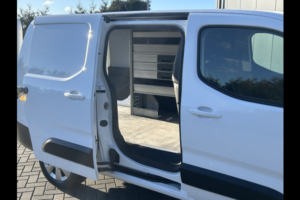 Opel Combo 1.5D 131 PK / L2H1 / 1e EIG. / AUTOMAAT / INRICHTING / 94.766 KM !! / AIRCO / CRUISE / NAVI / APPLE CARPLAY / PDC