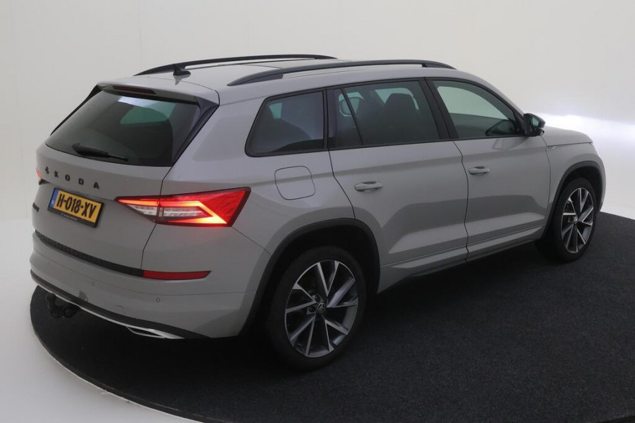Škoda Kodiaq 1.5 TSI Sportline 7-persoons Automaat | Panoramadak | Steel Grey | 20 inch lichtmetalen velgen | LED verlichting | Stoelverwarmi