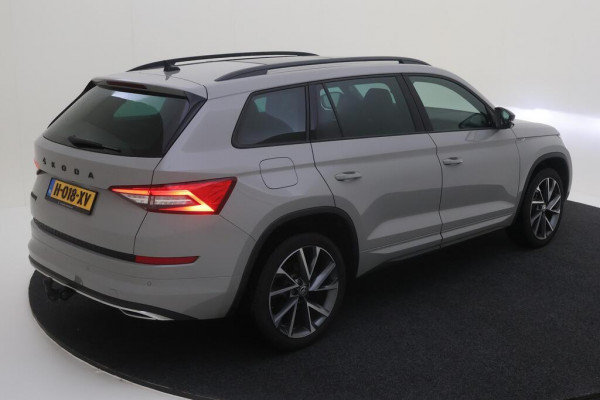 Škoda Kodiaq 1.5 TSI Sportline 7-persoons Automaat | Panoramadak | Steel Grey | 20 inch lichtmetalen velgen | LED verlichting | Stoelverwarmi