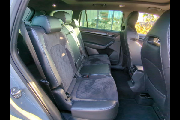 Škoda Kodiaq 1.5 TSI Sportline 7-persoons Automaat | Panoramadak | Steel Grey | 20 inch lichtmetalen velgen | LED verlichting | Stoelverwarmi