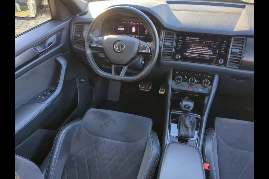 Škoda Kodiaq 1.5 TSI Sportline 7-persoons Automaat | Panoramadak | Steel Grey | 20 inch lichtmetalen velgen | LED verlichting | Stoelverwarmi