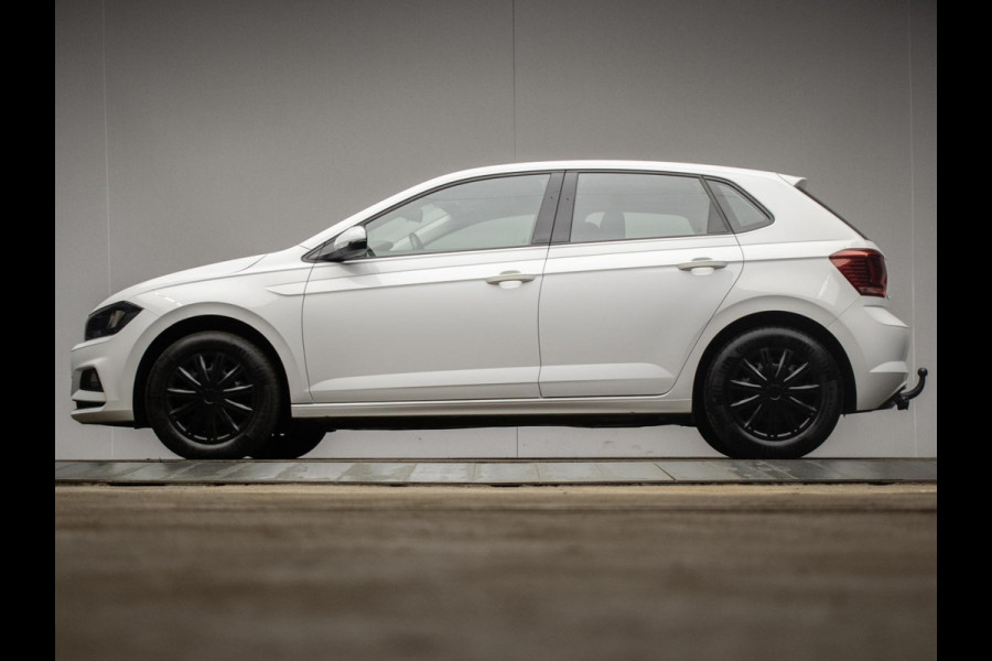 Volkswagen Polo 1.0 TSI Comfortline Sport (APPLE CARPLAY,GROOT NAVI,LED,CRUISE,TREKHAAK,DAB,SPORTSTOELEN,NETTE STAAT)