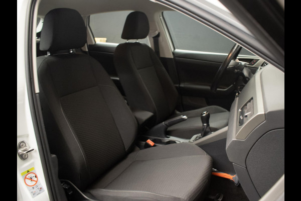 Volkswagen Polo 1.0 TSI Comfortline Sport (APPLE CARPLAY,GROOT NAVI,LED,CRUISE,TREKHAAK,DAB,SPORTSTOELEN,NETTE STAAT)