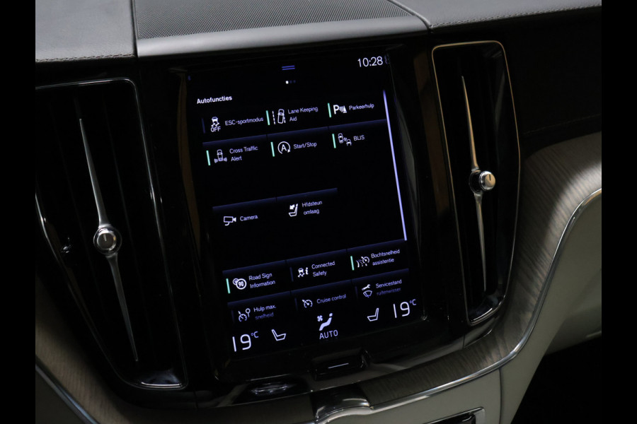 Volvo XC60 2.0 B5 Inscription [TREKHAAK, CAMERA, APPLE CARPLAY, ANDROID AUTO, MEMORY SEATS, STUURWIEL VERWARMD, NIEUWSTAAT]