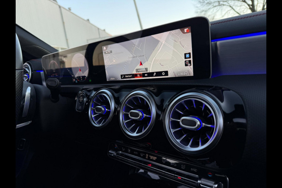 Mercedes-Benz CLA-Klasse 180 AMG SPORT AUT PANO LEDER LED CARPLAY KEYLESS