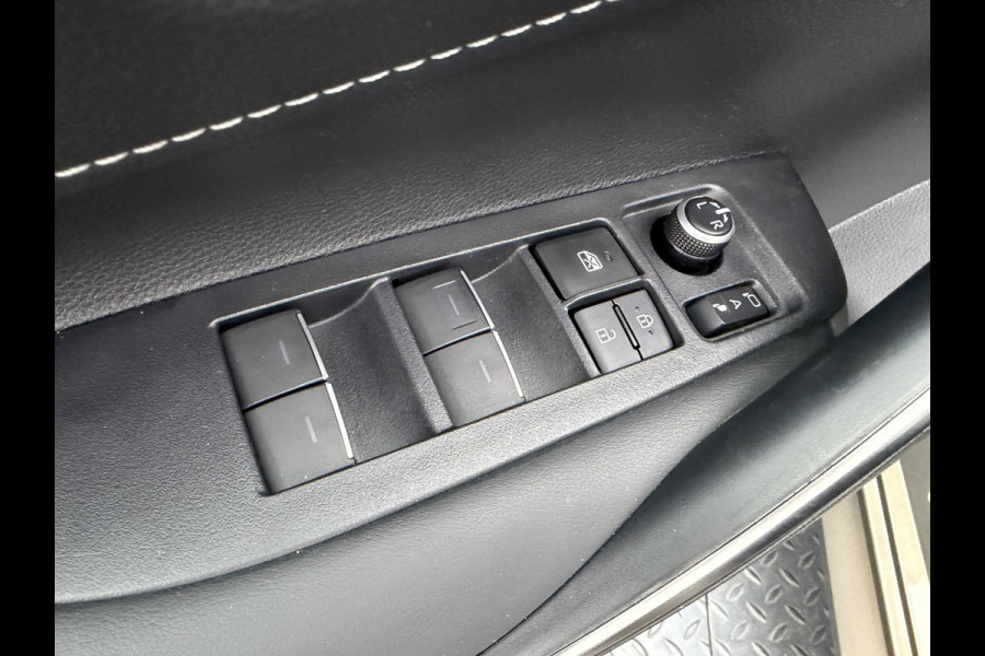 Toyota Corolla 1.8 Hybrid Style | Schuif/- kantel dak | Afnm. Trekhaak | Oxide Brons | Rijklaar!!
