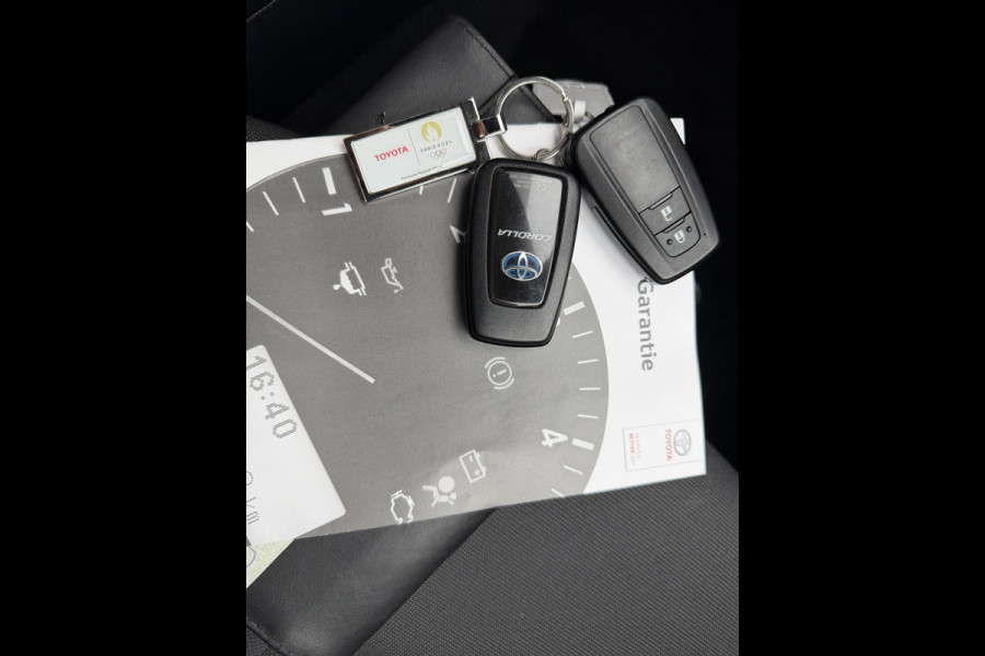 Toyota Corolla 1.8 Hybrid Style | Schuif/- kantel dak | Afnm. Trekhaak | Oxide Brons | Rijklaar!!