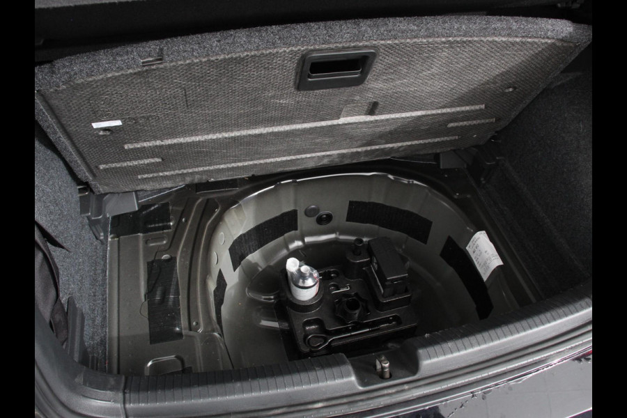 Volkswagen Polo 1.0 TSI 110pk Highline | Navigatie | Apple Carplay/Android Auto | Parkeersensoren | Stoelverwarming | Ledverlichting | Getinte ramen | Climate Control