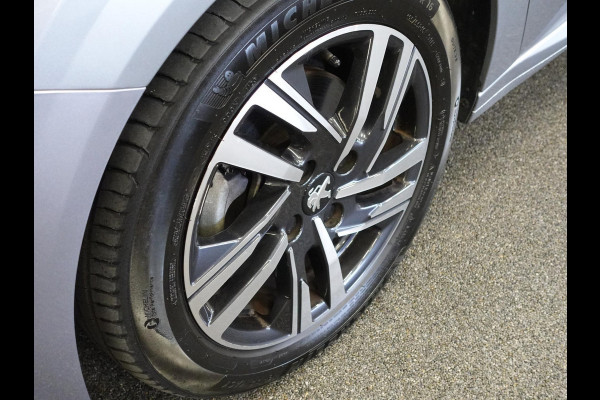 Peugeot 208 1.2 PureTech 100pk Automaat Allure Pack Navigatie Apple Carplay/Android Auto Camera Parkeersensor achter Cruise Control Virtual Cockpit Climate Control Getinte ramen