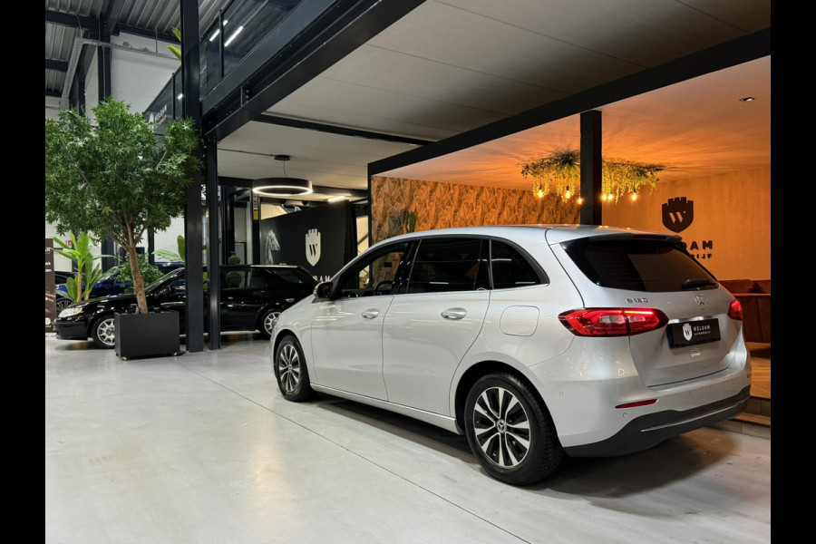 Mercedes-Benz B-Klasse 180 Business Solution NAP Garantie Carplay Camera Elek. Achterklep Led Cruise Clima Navi Rijklaar