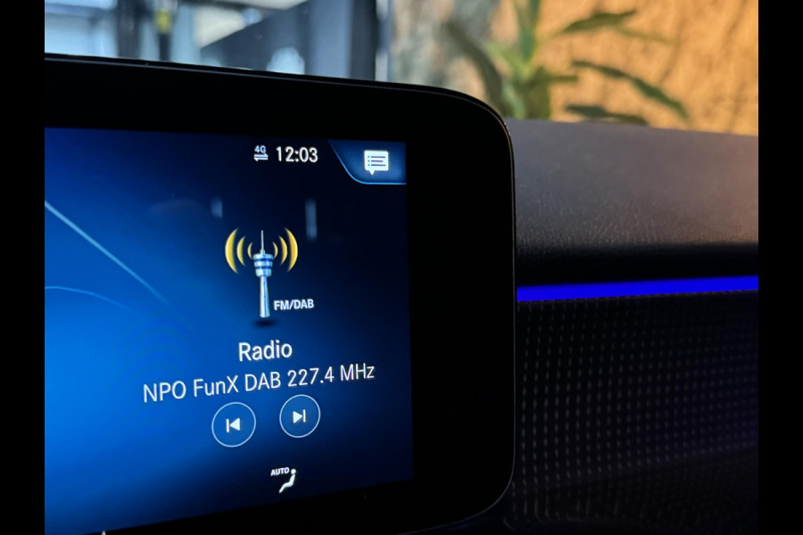 Mercedes-Benz Glb 200 Business Solution Garantie Camera Ambient Carplay StoelVW Cruise Clima Navi PDC Led Dab Rijklaar