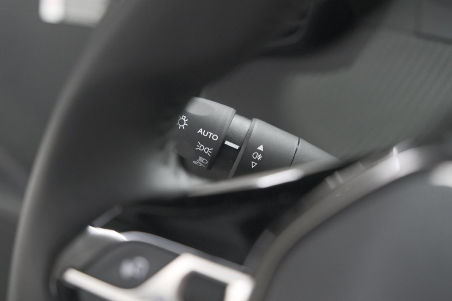 Peugeot 2008 PureTech 100 Allure | Camera | Navigatie | Parkeersensoren | Apple Carplay