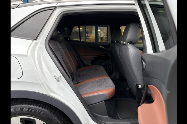 Volkswagen ID.4 Max 77 kWh | 92% SoH | Wegklapbare Trekhaak | Stoel-, Stuur- & Voorruitverwarming | Adaptive cruise control | Camera