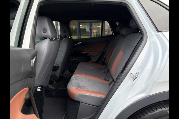 Volkswagen ID.4 Max 77 kWh | 92% SoH | Wegklapbare Trekhaak | Stoel-, Stuur- & Voorruitverwarming | Adaptive cruise control | Camera