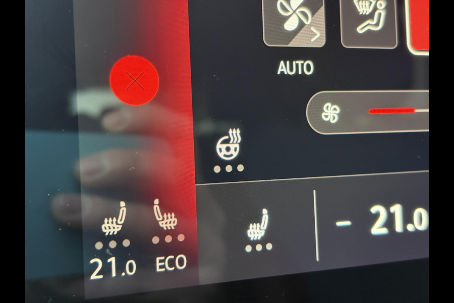 Volkswagen ID.4 Max 77 kWh | 92% SoH | Wegklapbare Trekhaak | Stoel-, Stuur- & Voorruitverwarming | Adaptive cruise control | Camera