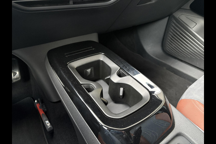 Volkswagen ID.4 Max 77 kWh | 92% SoH | Wegklapbare Trekhaak | Stoel-, Stuur- & Voorruitverwarming | Adaptive cruise control | Camera