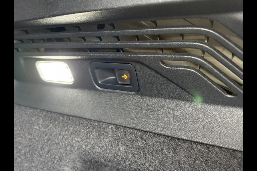 Volkswagen ID.4 Max 77 kWh | 92% SoH | Wegklapbare Trekhaak | Stoel-, Stuur- & Voorruitverwarming | Adaptive cruise control | Camera