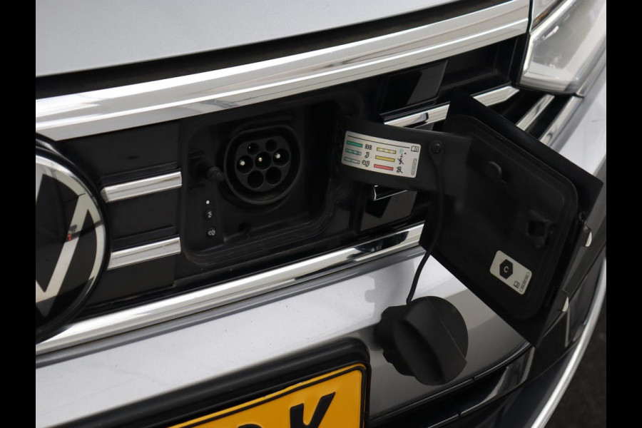 Volkswagen Passat 1.4 TSI PHEV GTE | Stoelverwarming | Virtual Cockpit | Massage | Memory | Carplay | Camera | Matrix LED | Navigatie | Parkeerhulp | Adaptive cruise | Plug In