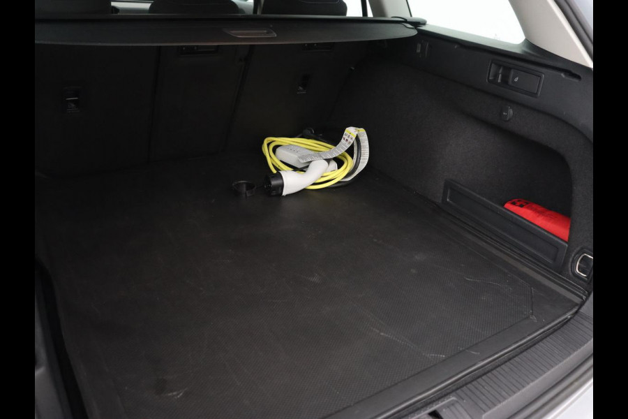 Volkswagen Passat 1.4 TSI PHEV GTE | Stoelverwarming | Virtual Cockpit | Massage | Memory | Carplay | Camera | Matrix LED | Navigatie | Parkeerhulp | Adaptive cruise | Plug In