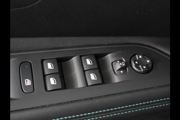 Peugeot 3008 1.2 PureTech 130 pk Automaat Allure Pack Business | Stoelverwarming voor | Climate control | Achteruitrij camera | Electrisch bedienbare achterklep | LED | Apple Carplay/ Android Auto | Parkeersensoren | Cruise control |