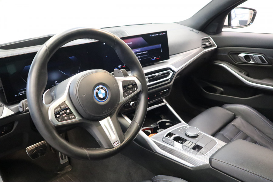 BMW 3-serie 330e xDrive ACC Head-UP Leder Elek. stoelen M sport Schuif/kanteldak 24 maanden garantie mogelijk (*vraag naar de voorwaarden)