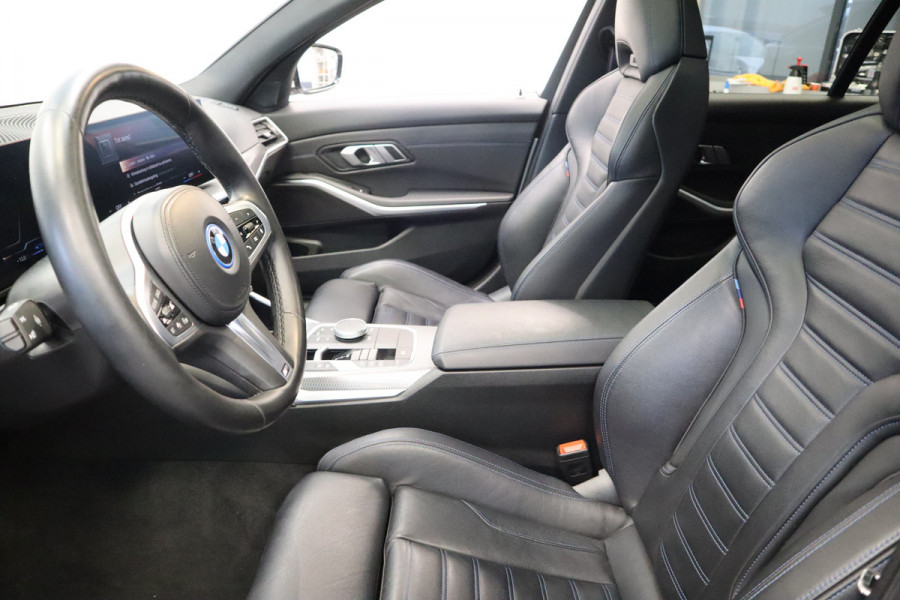 BMW 3-serie 330e xDrive ACC Head-UP Leder Elek. stoelen M sport Schuif/kanteldak 24 maanden garantie mogelijk (*vraag naar de voorwaarden)