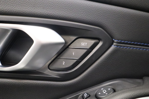 BMW 3-serie 330e xDrive ACC Head-UP Leder Elek. stoelen M sport Schuif/kanteldak 24 maanden garantie mogelijk (*vraag naar de voorwaarden)