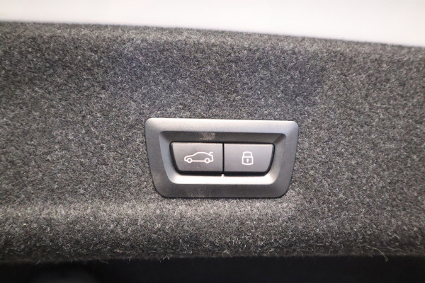 BMW 3-serie 330e xDrive ACC Head-UP Leder Elek. stoelen M sport Schuif/kanteldak 24 maanden garantie mogelijk (*vraag naar de voorwaarden)