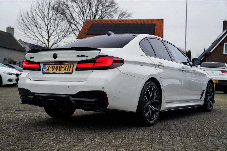 BMW 5 Serie 545e xDrive Business Edition Plus | M-pakket | BTW | Panorama | Bowers&Wilkins | Sfeerverlichting | M-performance |