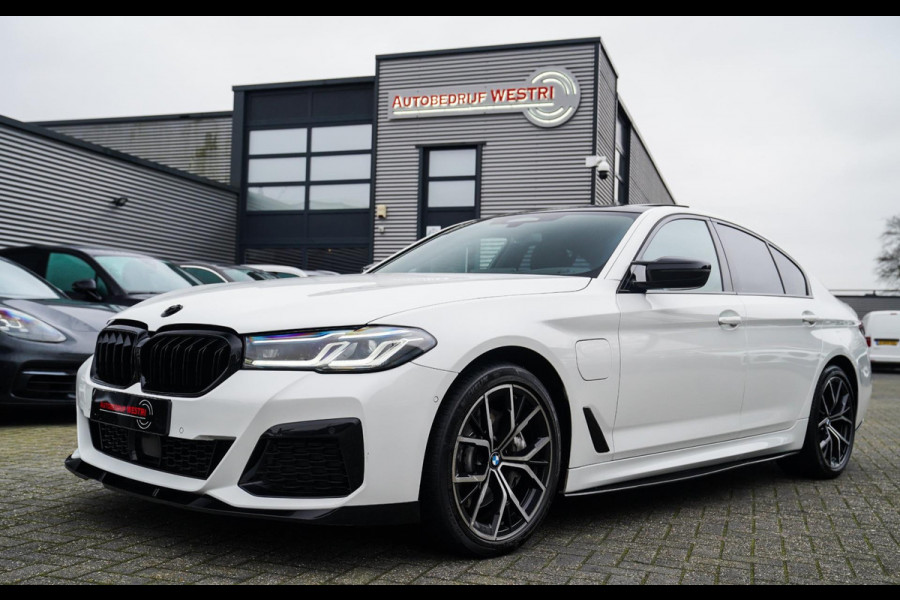 BMW 5 Serie 545e xDrive Business Edition Plus | M-pakket | BTW | Panorama | Bowers&Wilkins | Sfeerverlichting | M-performance |