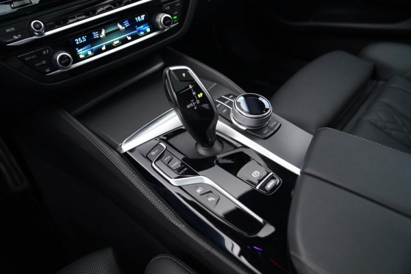 BMW 5 Serie 545e xDrive Business Edition Plus | M-pakket | BTW | Panorama | Bowers&Wilkins | Sfeerverlichting | M-performance |