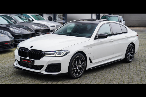 BMW 5 Serie 545e xDrive Business Edition Plus | M-pakket | BTW | Panorama | Bowers&Wilkins | Sfeerverlichting | M-performance |