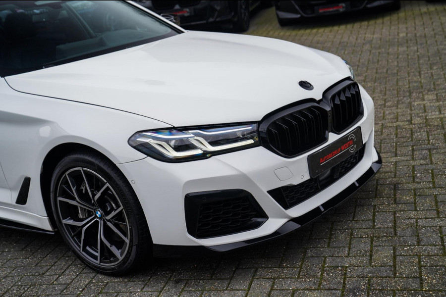 BMW 5 Serie 545e xDrive Business Edition Plus | M-pakket | BTW | Panorama | Bowers&Wilkins | Sfeerverlichting | M-performance |