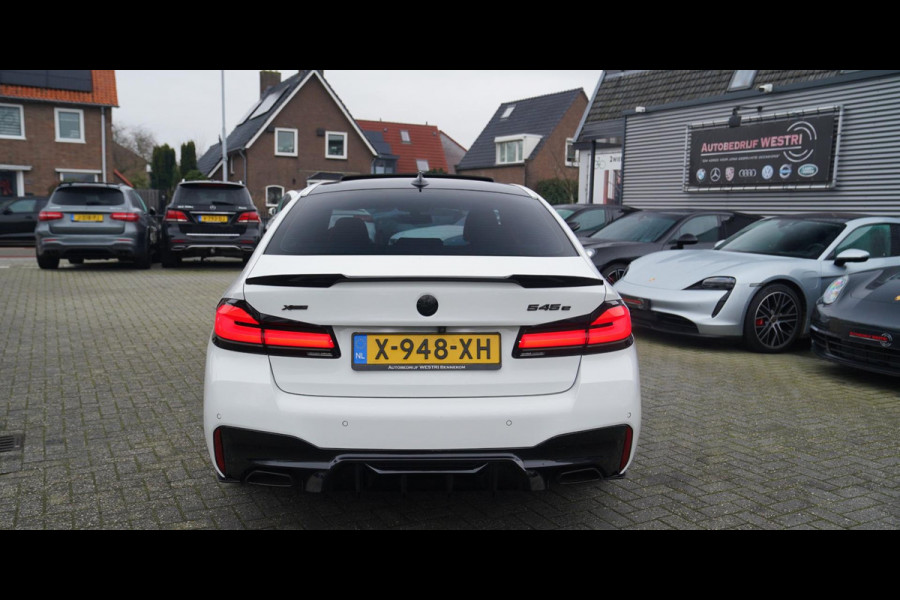 BMW 5 Serie 545e xDrive Business Edition Plus | M-pakket | BTW | Panorama | Bowers&Wilkins | Sfeerverlichting | M-performance |