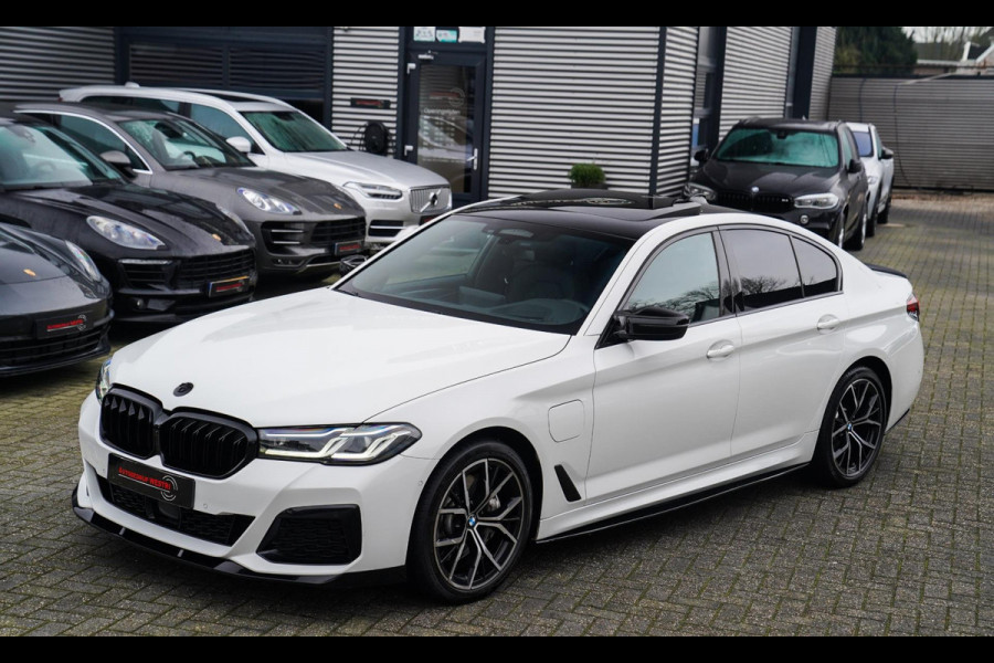 BMW 5 Serie 545e xDrive Business Edition Plus | M-pakket | BTW | Panorama | Bowers&Wilkins | Sfeerverlichting | M-performance |