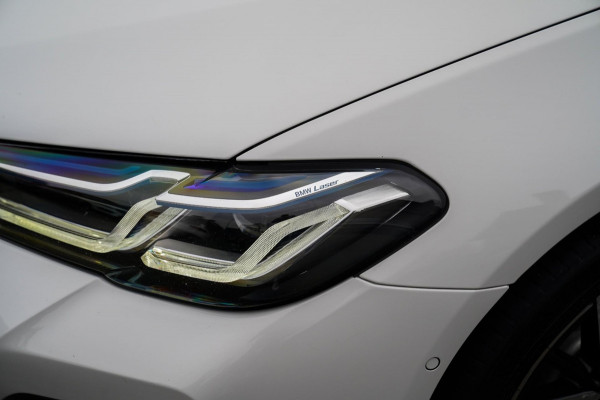 BMW 5 Serie 545e xDrive Business Edition Plus | M-pakket | BTW | Panorama | Bowers&Wilkins | Sfeerverlichting | M-performance |